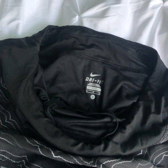 Nike Dri Fit Patterned Shorts - Picture 2 of 2